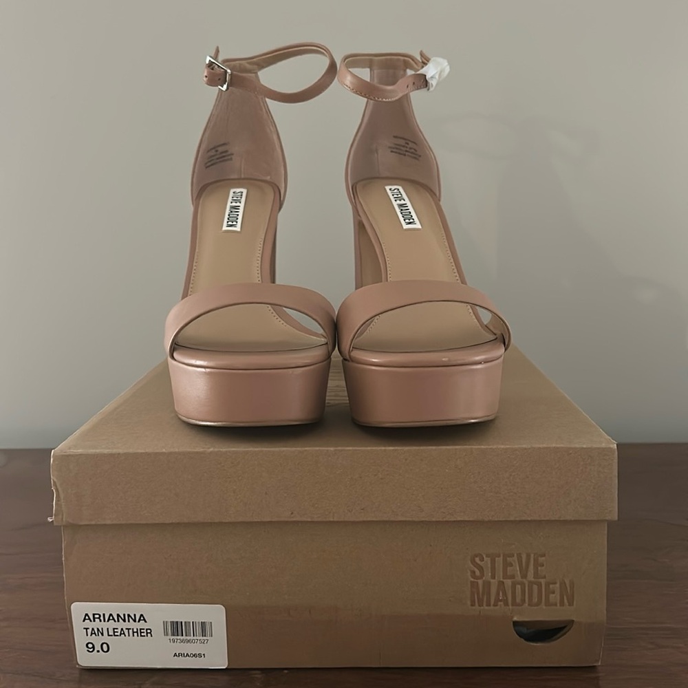 NWT Steve Madden platform sandals